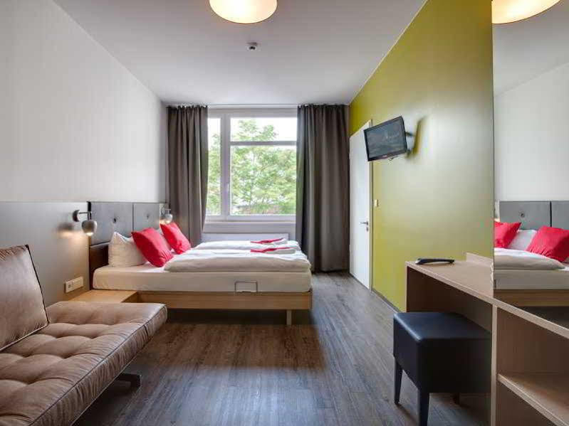 Meininger Hotel Berlin Mitte Exterior foto